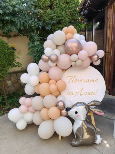 Украса със статив за погача