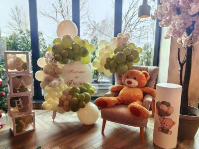 Украса за погача, кръщение или посрещане на бебе със статив, табло, мече и кутии Baby