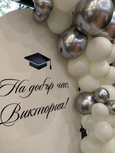 Украса за абитуриентски бал в бяло и сребърно