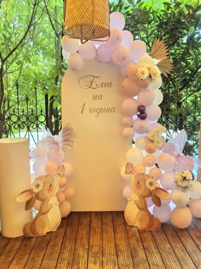 Украса за кръщение, погача или първи рожден ден със зайчета и пеперуди