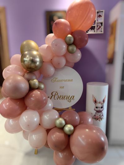 Украса за погача, кръщение или рожден ден в розово с цилиндър зайче