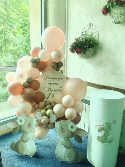 Украса за кръщение, погача, посрещане на бебе или първи рожден ден със зайчета