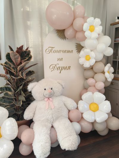 Украса за погача, кръщение или рожден ден с бяло пано и голям мечок