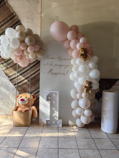 Украса за кръщение, погача или първи рожден ден с Мече в летящ балон/кош