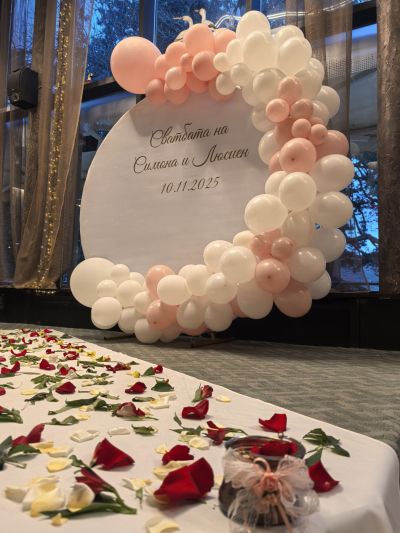 Украса с арка с балони за сватба, абитурентски бал, юбилей, рожден ден или кръщение