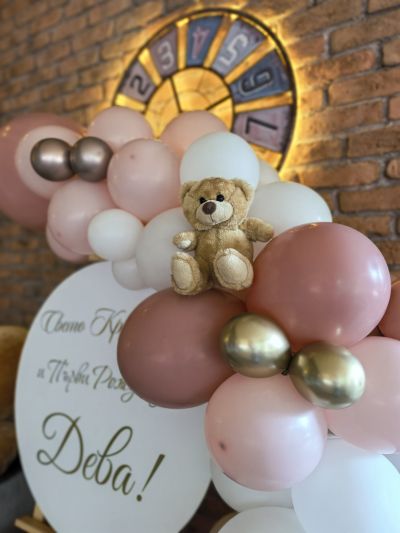 Украса за погача, кръщение или рожден ден в розово и пепел от рози с мечета