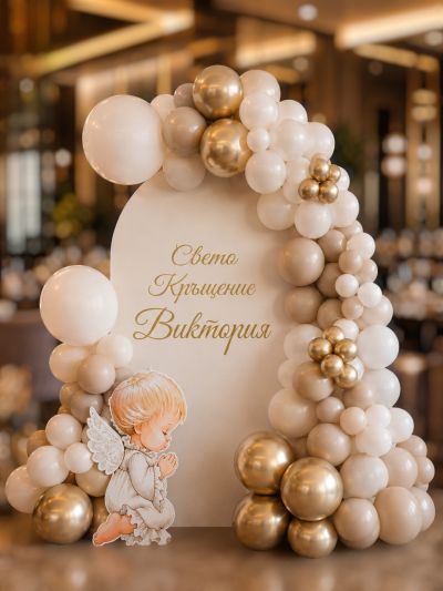 Украса за кръщение в бяло и златен хром с ангелче 